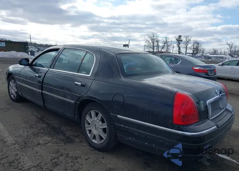 2011 Lincoln Town Car Executive L z USA, uszkodzony, nr VIN 2LNBL8EV3BX758143